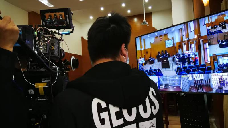 AI生成VS人工创意——滨江区广告片拍摄公司的技术浪漫主义实践